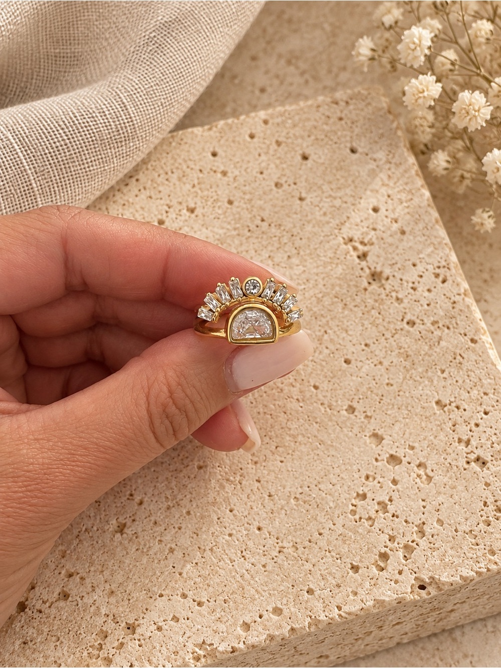 Elegant Gold Crystal Fan Ring - Stainless steel